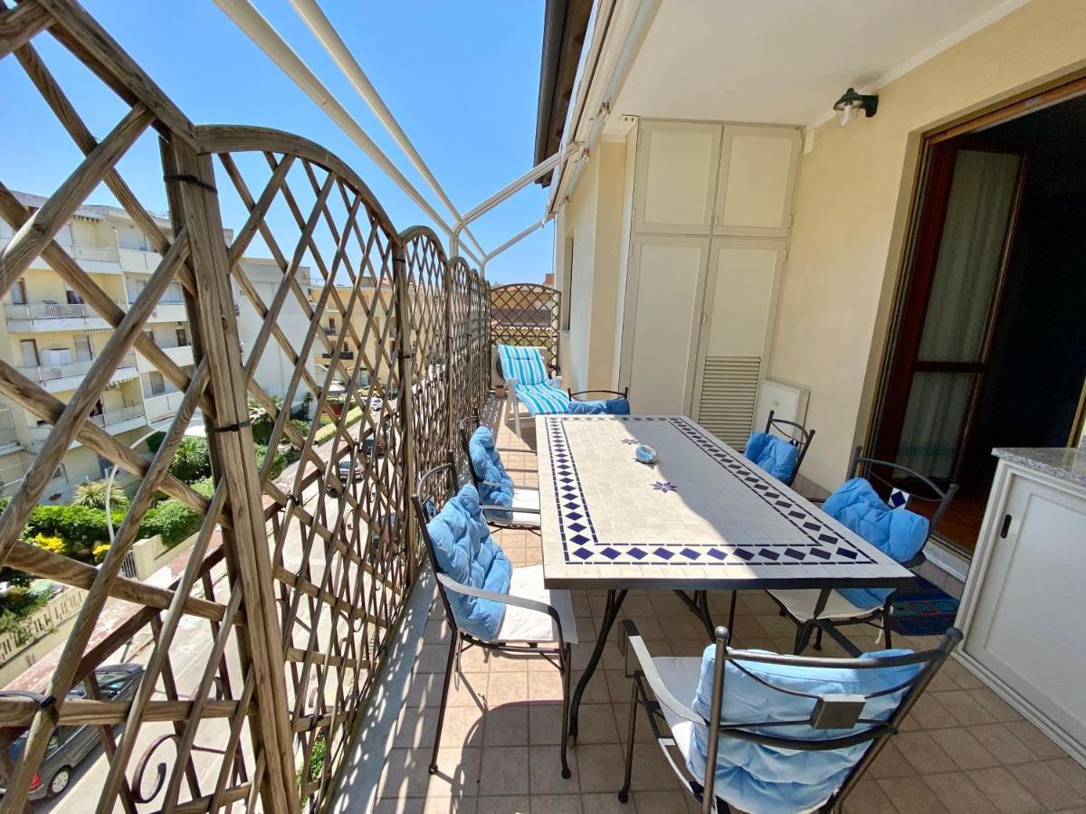Residenza Le Quattro Palme Apartment Алгеро Екстериор снимка